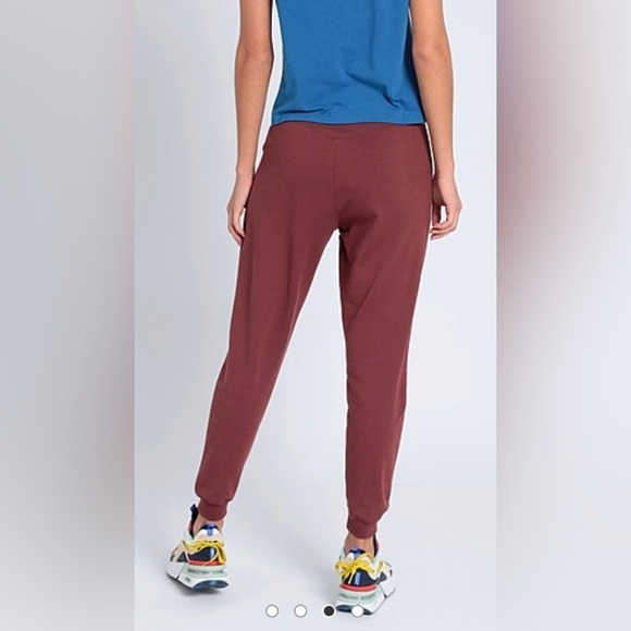 Nike Dry Endurance 7/8 Joggers in Burgundy Crush - Picture 3 of 10